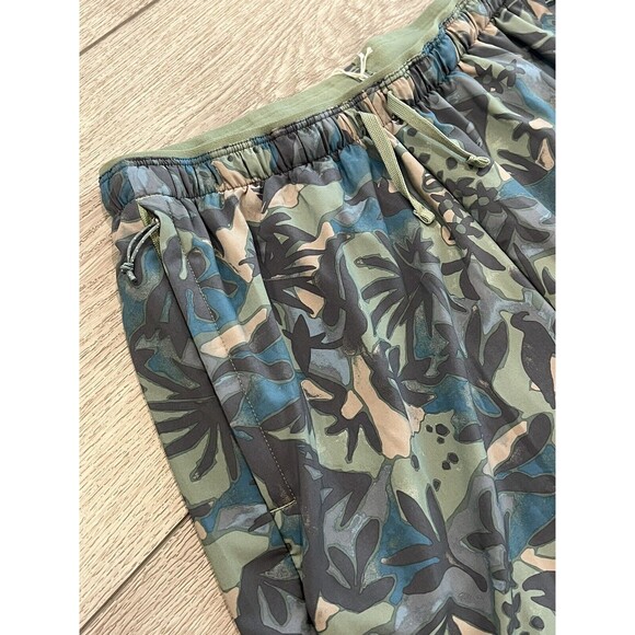 Patagonia Mens Shorts Size Small Multi Trails Running Hiking Green NWT - Picture 3 of 8